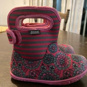 Baby bogs size 8